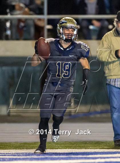 Thumbnail 2 in St. John Bosco vs. Long Beach Poly photogallery.