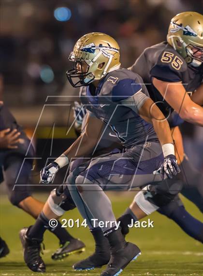 Thumbnail 3 in St. John Bosco vs. Long Beach Poly photogallery.