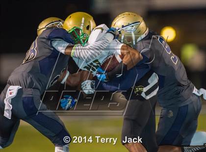Thumbnail 3 in St. John Bosco vs. Long Beach Poly photogallery.