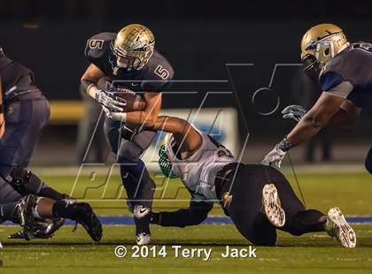 Thumbnail 3 in St. John Bosco vs. Long Beach Poly photogallery.