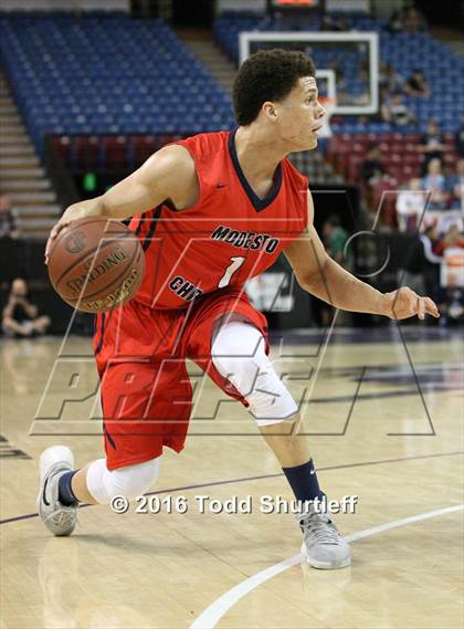 Thumbnail 3 in De La Salle vs. Modesto Christian (CIF NorCal Regional Open Division Final) photogallery.