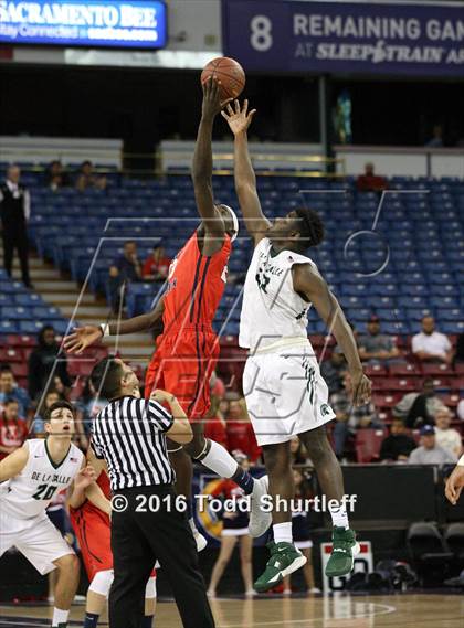 Thumbnail 3 in De La Salle vs. Modesto Christian (CIF NorCal Regional Open Division Final) photogallery.