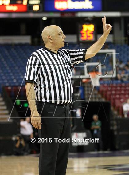 Thumbnail 3 in De La Salle vs. Modesto Christian (CIF NorCal Regional Open Division Final) photogallery.