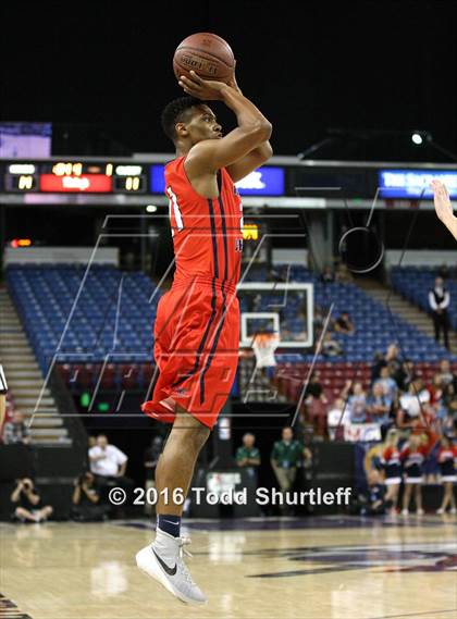Thumbnail 2 in De La Salle vs. Modesto Christian (CIF NorCal Regional Open Division Final) photogallery.
