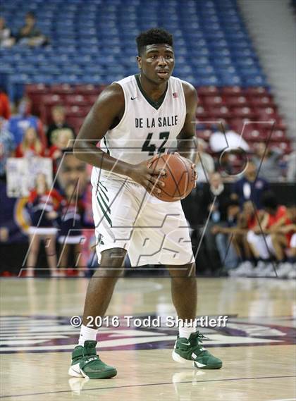 Thumbnail 2 in De La Salle vs. Modesto Christian (CIF NorCal Regional Open Division Final) photogallery.