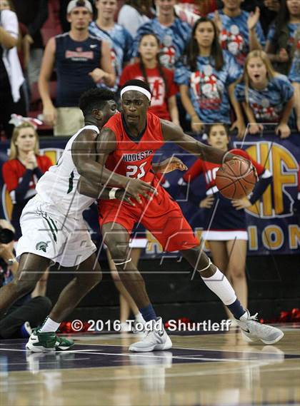 Thumbnail 1 in De La Salle vs. Modesto Christian (CIF NorCal Regional Open Division Final) photogallery.