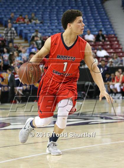 Thumbnail 1 in De La Salle vs. Modesto Christian (CIF NorCal Regional Open Division Final) photogallery.