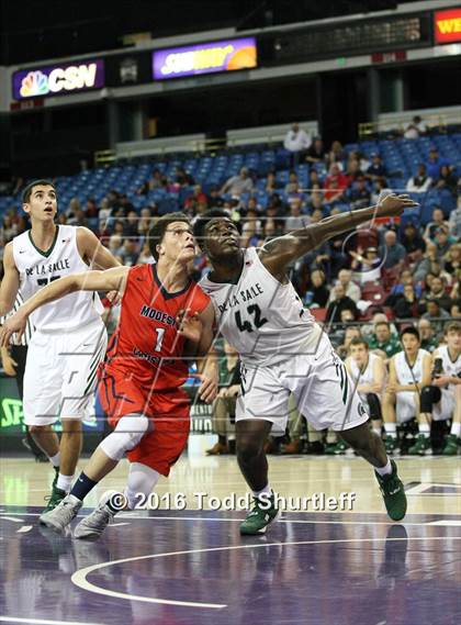 Thumbnail 2 in De La Salle vs. Modesto Christian (CIF NorCal Regional Open Division Final) photogallery.