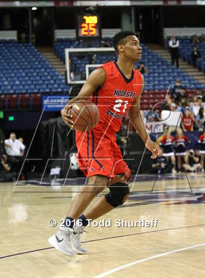 Thumbnail 2 in De La Salle vs. Modesto Christian (CIF NorCal Regional Open Division Final) photogallery.