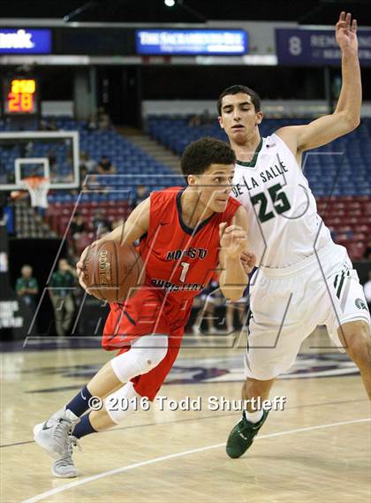 Thumbnail 1 in De La Salle vs. Modesto Christian (CIF NorCal Regional Open Division Final) photogallery.