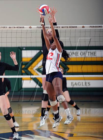 Thumbnail 1 in King vs. Archbishop Mitty (CIF State D2 Final) photogallery.