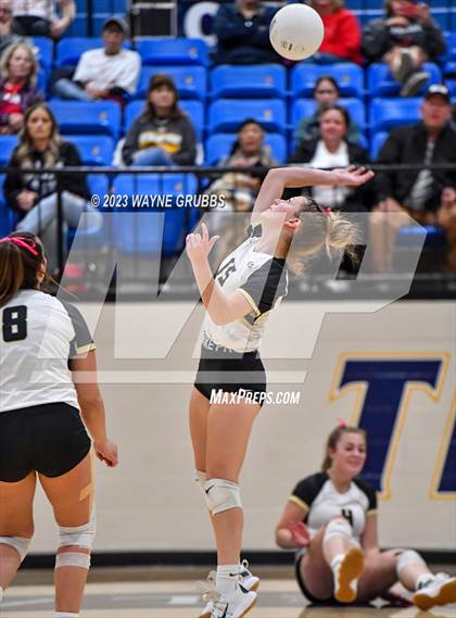 Thumbnail 3 in Pleasant Grove vs. Van (UIL 4A Bi-District) photogallery.