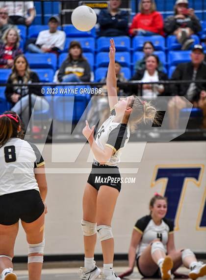 Thumbnail 1 in Pleasant Grove vs. Van (UIL 4A Bi-District) photogallery.