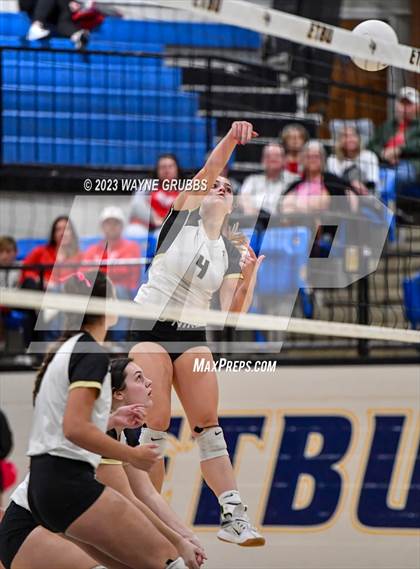 Thumbnail 1 in Pleasant Grove vs. Van (UIL 4A Bi-District) photogallery.