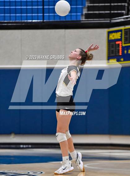 Thumbnail 2 in Pleasant Grove vs. Van (UIL 4A Bi-District) photogallery.