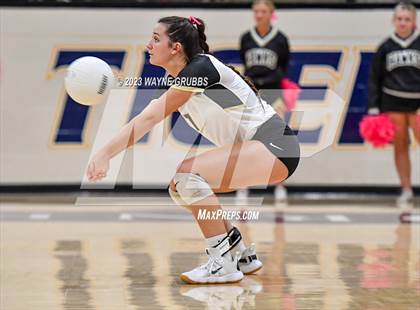 Thumbnail 1 in Pleasant Grove vs. Van (UIL 4A Bi-District) photogallery.