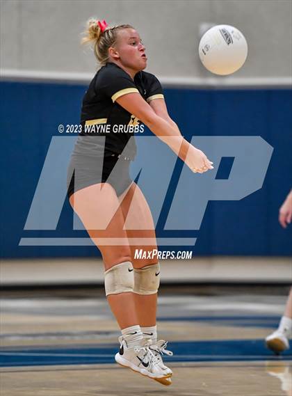 Thumbnail 2 in Pleasant Grove vs. Van (UIL 4A Bi-District) photogallery.