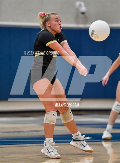 Thumbnail 1 in Pleasant Grove vs. Van (UIL 4A Bi-District) photogallery.