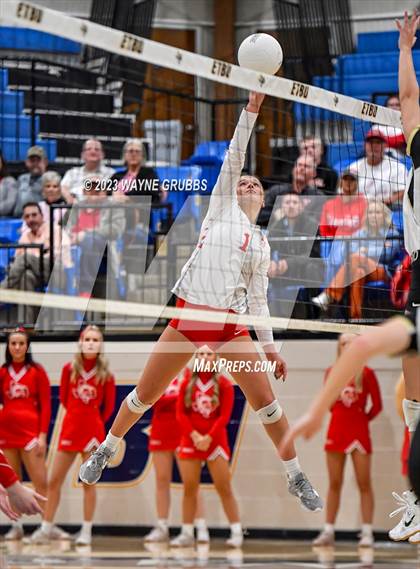 Thumbnail 2 in Pleasant Grove vs. Van (UIL 4A Bi-District) photogallery.