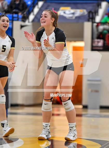 Thumbnail 2 in Pleasant Grove vs. Van (UIL 4A Bi-District) photogallery.