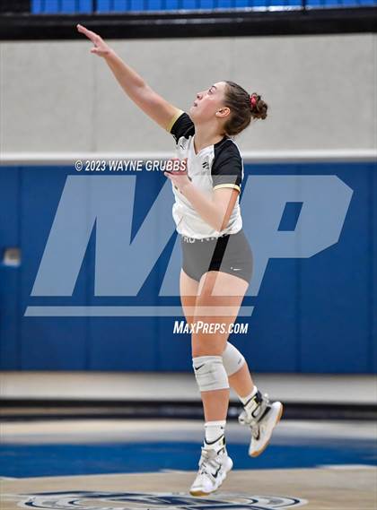 Thumbnail 2 in Pleasant Grove vs. Van (UIL 4A Bi-District) photogallery.
