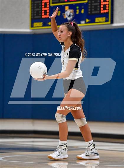 Thumbnail 2 in Pleasant Grove vs. Van (UIL 4A Bi-District) photogallery.