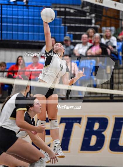 Thumbnail 3 in Pleasant Grove vs. Van (UIL 4A Bi-District) photogallery.