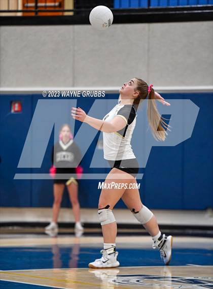 Thumbnail 1 in Pleasant Grove vs. Van (UIL 4A Bi-District) photogallery.