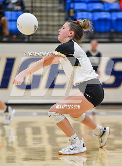 Thumbnail 3 in Pleasant Grove vs. Van (UIL 4A Bi-District) photogallery.