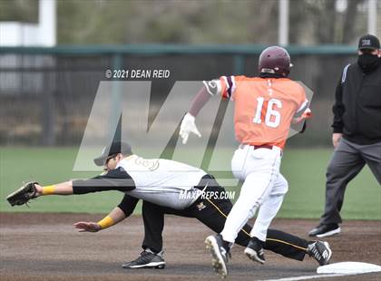 Thumbnail 3 in Brother Rice vs. Marian Catholic photogallery.