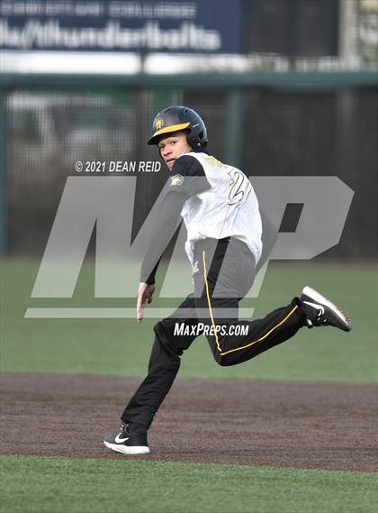 Thumbnail 3 in Brother Rice vs. Marian Catholic photogallery.