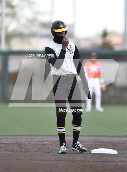 Thumbnail 3 in Brother Rice vs. Marian Catholic photogallery.