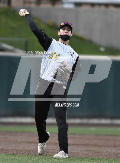 Thumbnail 1 in Brother Rice vs. Marian Catholic photogallery.