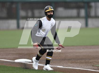 Thumbnail 3 in Brother Rice vs. Marian Catholic photogallery.