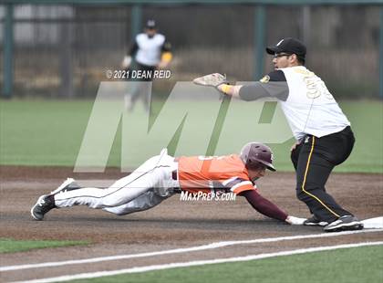 Thumbnail 2 in Brother Rice vs. Marian Catholic photogallery.