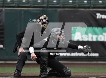 Thumbnail 2 in Brother Rice vs. Marian Catholic photogallery.