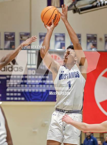 Thumbnail 1 in Mount Vernon vs Kell (Hawks-Naismith Holiday Classic) photogallery.