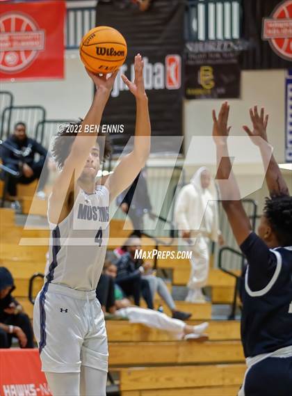 Thumbnail 3 in Mount Vernon vs Kell (Hawks-Naismith Holiday Classic) photogallery.