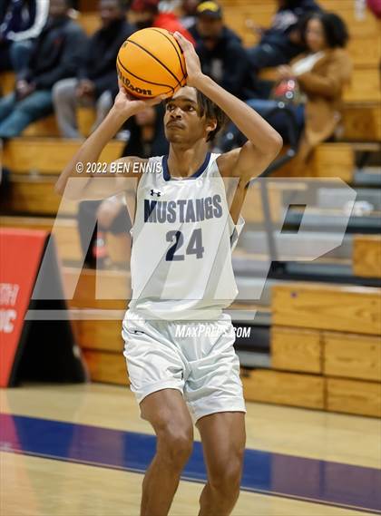 Thumbnail 1 in Mount Vernon vs Kell (Hawks-Naismith Holiday Classic) photogallery.