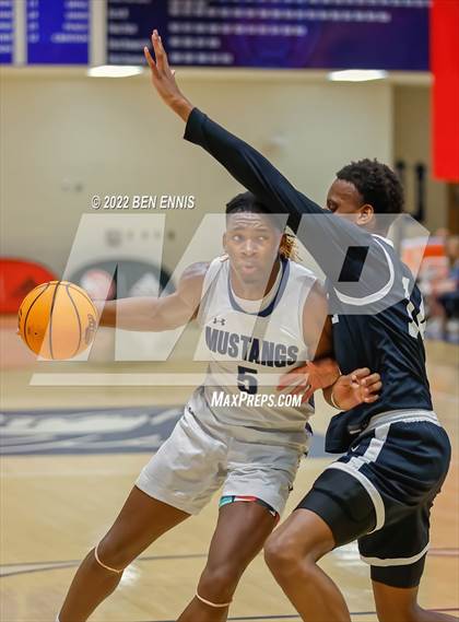 Thumbnail 3 in Mount Vernon vs Kell (Hawks-Naismith Holiday Classic) photogallery.