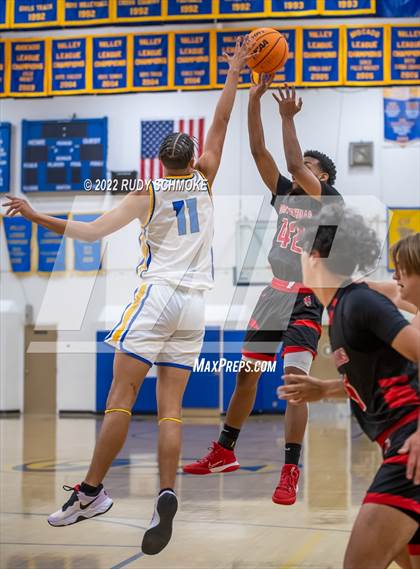 Thumbnail 1 in Canyon Hills @ San Pasqual photogallery.