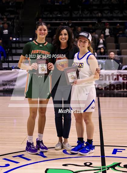 Thumbnail 1 in Porterville @ Bakersfield Christian (CIF CS DIII Championship) photogallery.