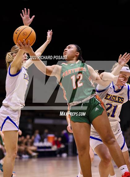 Thumbnail 3 in Porterville @ Bakersfield Christian (CIF CS DIII Championship) photogallery.