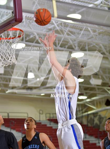 Thumbnail 1 in Dana Hills vs Canyon Springs (Rancho Mirage Holiday Invitational) photogallery.