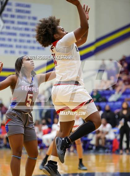 Thumbnail 1 in Temple vs. Cedar Hill (UIL 6A Bi-District) photogallery.