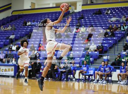Thumbnail 3 in Temple vs. Cedar Hill (UIL 6A Bi-District) photogallery.