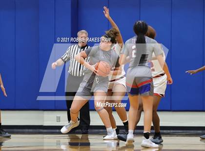 Thumbnail 2 in Temple vs. Cedar Hill (UIL 6A Bi-District) photogallery.