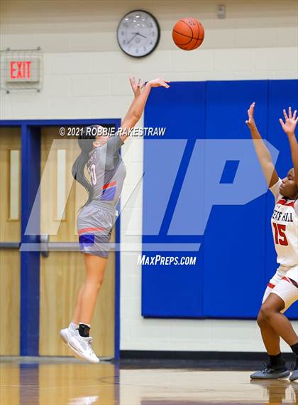 Thumbnail 1 in Temple vs. Cedar Hill (UIL 6A Bi-District) photogallery.