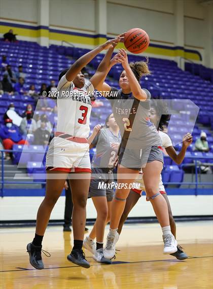 Thumbnail 1 in Temple vs. Cedar Hill (UIL 6A Bi-District) photogallery.