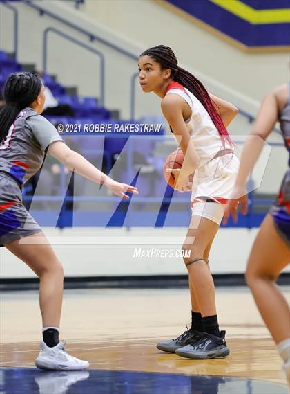 Thumbnail 2 in Temple vs. Cedar Hill (UIL 6A Bi-District) photogallery.